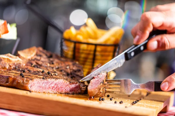 Beef Steak Cut Knife American Restaurant — Stock Photo, Image