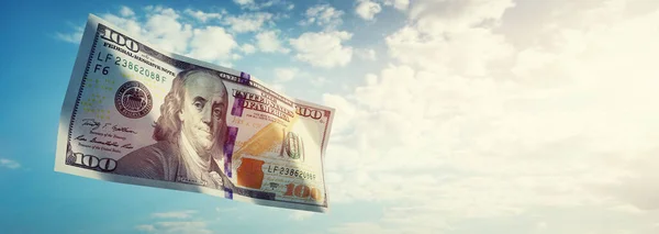 Billete 100 Dólares Volando Cielo Usd Economía Monetaria — Foto de Stock