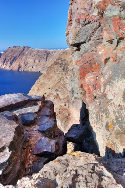 サントリーニ島の火山岩と崖 — ストック写真