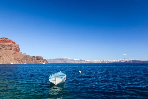 Hajóval az Égei-tenger partján. — Stock Fotó