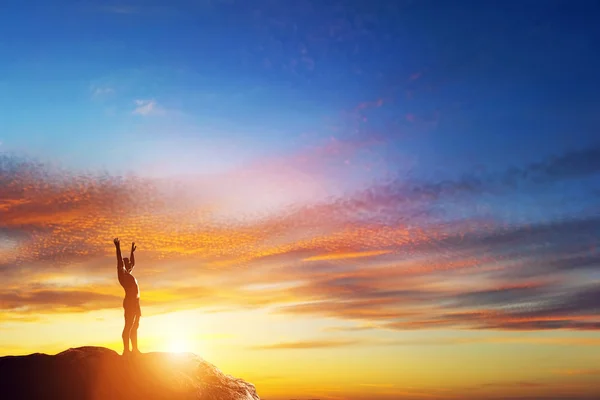 Man on peak of the mountain — Stock Photo, Image