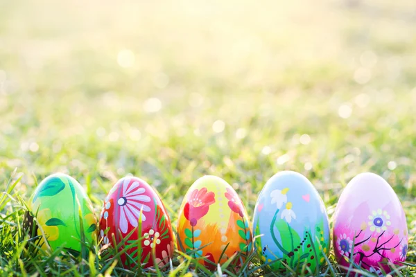 Handmade Easter eggs on grass. — Stock Photo, Image