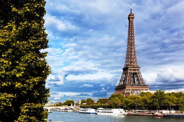 Eiffel Tower and Seine River — Stock Photo, Image