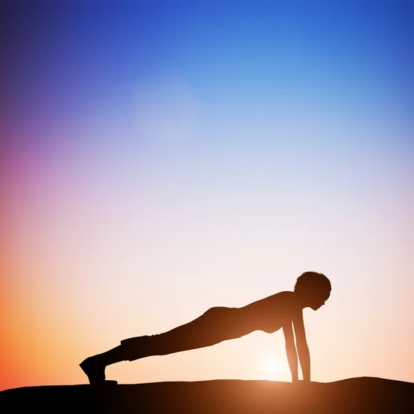 Kadın tahta yoga poz — Stok fotoğraf