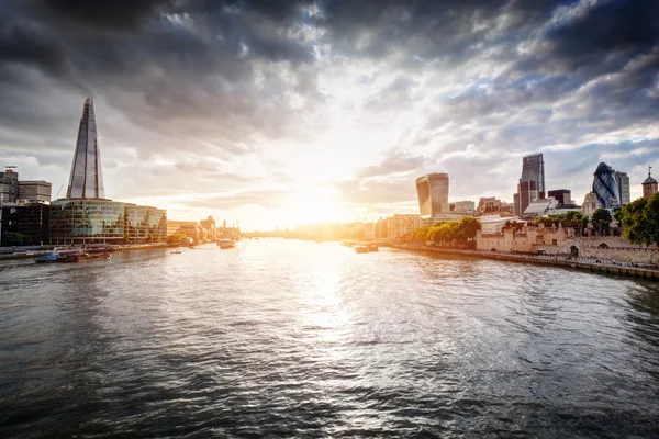 Londen skyline bij zonsondergang — Stockfoto