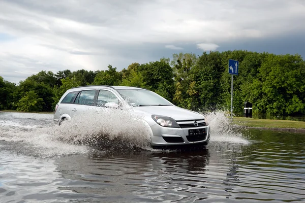 Cars trying to drive against flood — Stockfoto