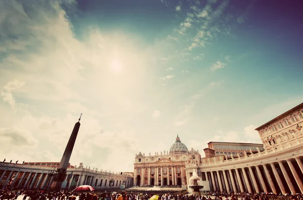 Η πλατεία του Αγίου Πέτρου στην πόλη του Βατικανού. — Φωτογραφία Αρχείου