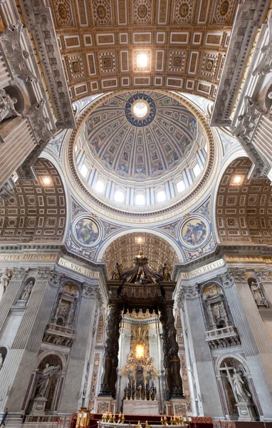 Dentro da Basílica de São Pedro — Fotografia de Stock