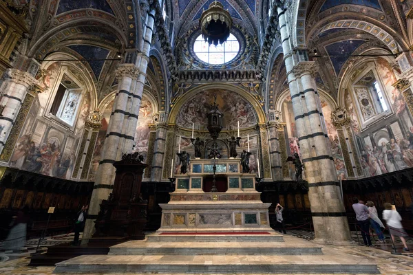 Wnętrze katedry w Sienie — Zdjęcie stockowe