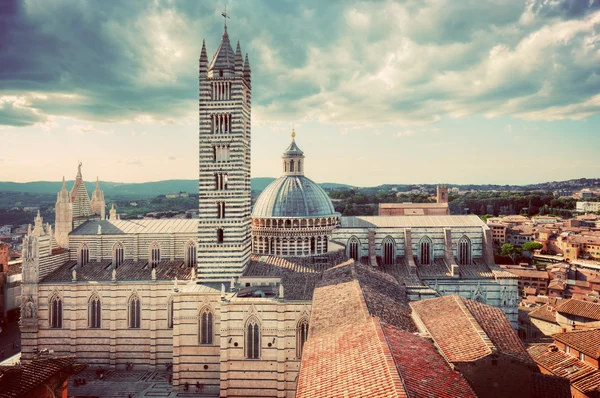 Siena, italien panorama stadtblick. — Stockfoto