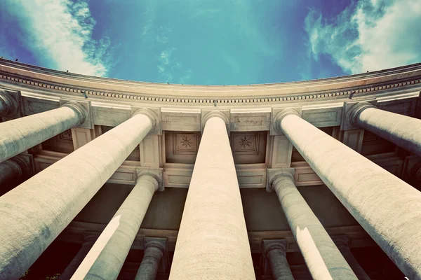 St. Peter's Basilica colonnades — Stock Photo, Image