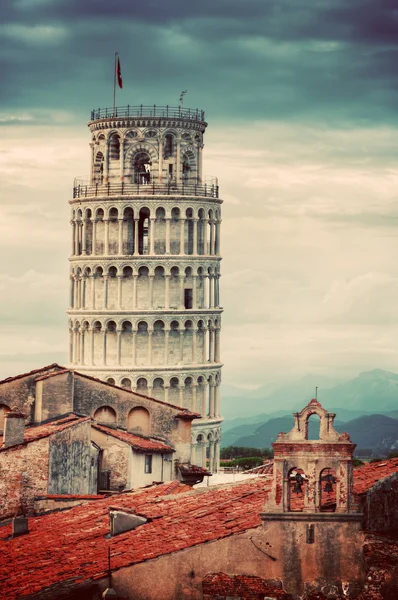A torre inclinada em Pisa — Fotografia de Stock