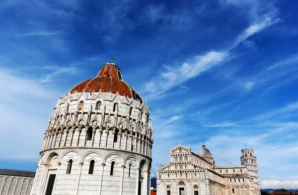 Catedral de Pisa com a Torre Inclinada de Pisa — Fotografia de Stock