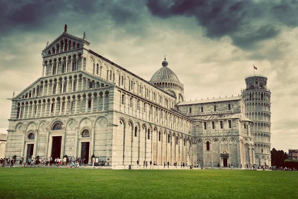 Catedral de Pisa com a Torre Inclinada de Pisa — Fotografia de Stock