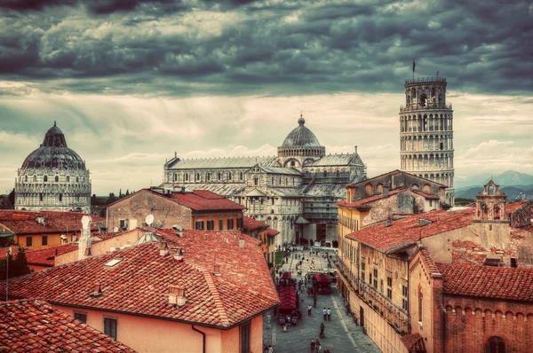 Pisa katedralen med lutande tornet panorama — Stockfoto