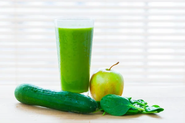 Jus frais de légumes verts — Photo