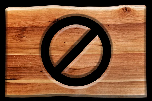 Verbotssymbol in Holzbrett geschnitten — Stockfoto
