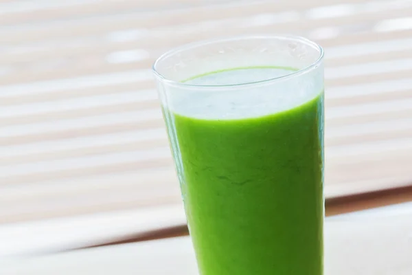 Fresh juice from green vegetables — Stock Photo, Image