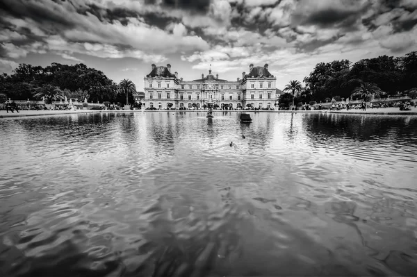 El Palacio de Luxemburgo en París —  Fotos de Stock