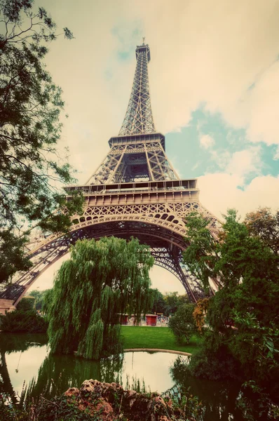 Torre Eiffel en París — Foto de Stock