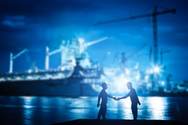 Business handshake at shipyard — Stock Photo, Image