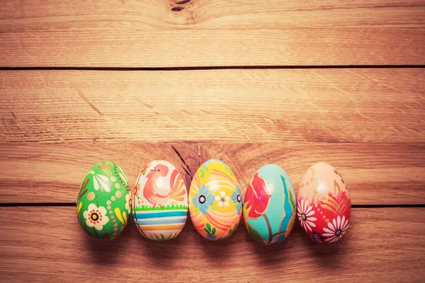 Ovos de páscoa pintados à mão coloridos — Fotografia de Stock