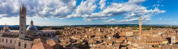 Siena panorama, dachterrasse stadtblick — Stockfoto