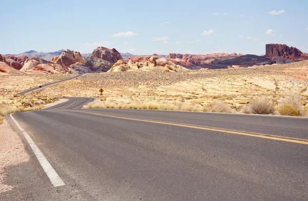 Közúti görbe a sivatagban Jogdíjmentes Stock Képek