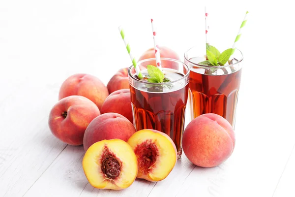 Персик холодний чай — стокове фото