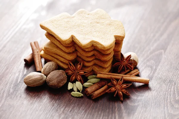 Zelfgemaakte kerstkoekjes met peperkoek — Stockfoto