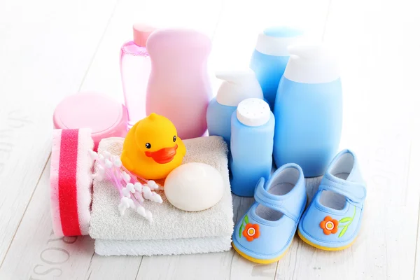 Baby accessoires op wit hout — Stockfoto