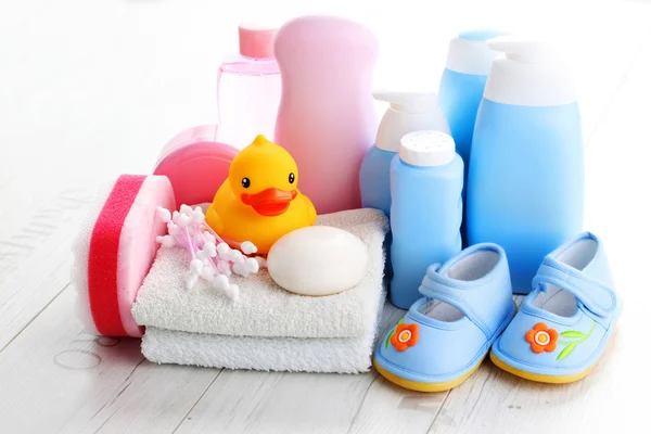 Baby accessoires op wit hout — Stockfoto