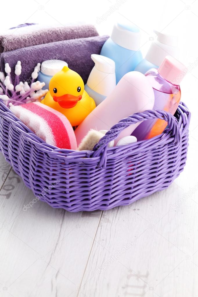 Panier Plein D Accessoires Pour Bebe Image Libre De Droit Par Matka Wariatka C