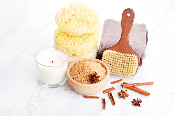 Bowl of aromatic cinnamon bath salt — Stock Photo, Image
