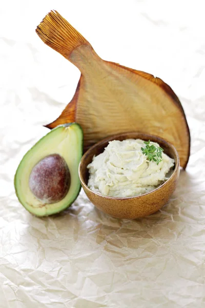 Pasta de pescado casera con aguacate — Foto de Stock