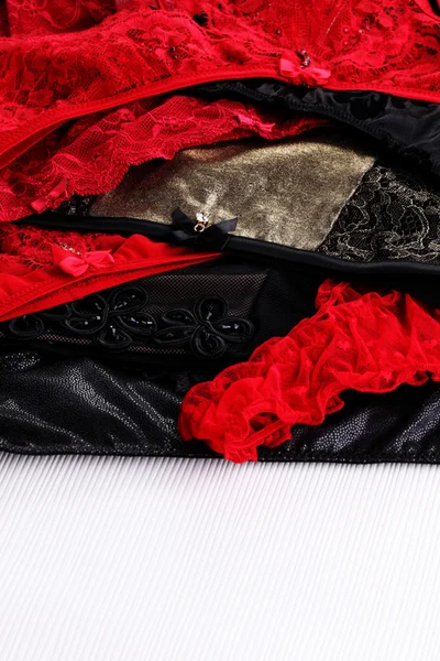 Kadın için seksi siyah ve kırmızı iç çamaşırı — Stok fotoğraf