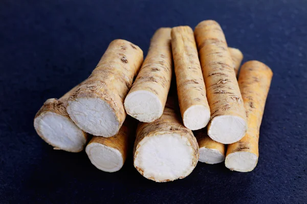 Taze horseradish kök — Stok fotoğraf