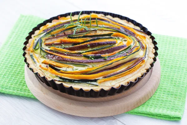 Hoemade heerlijke plantaardige tart — Stockfoto