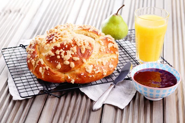 Kahvaltı için lezzetli challah — Stok fotoğraf