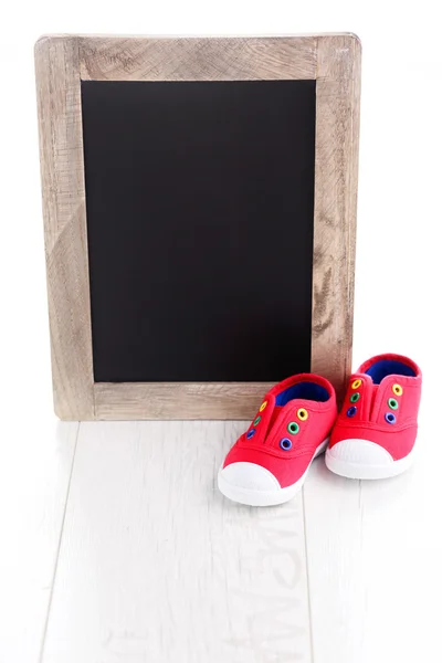 Реклама на рамці та дитяче взуття — стокове фото