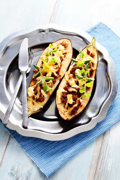 Beringelas recheadas com carne picada — Fotografia de Stock