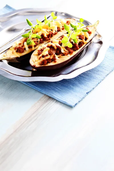 Gevulde aubergines met gehakt vlees — Stockfoto