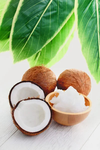 Coconut oil with coconuts — Stock Photo, Image