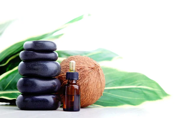 Coconut essential oil — Stock Photo, Image