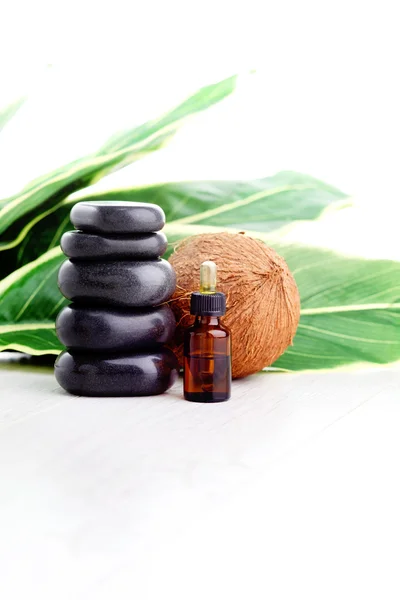 Coconut essential oil — Stock Photo, Image