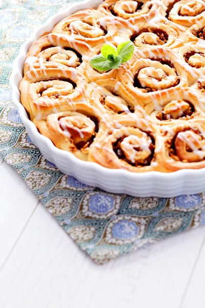 Homemade yeast cake with apples — Stock Photo, Image