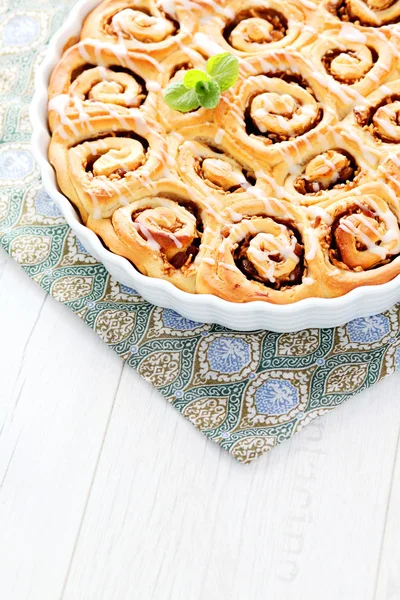 Homemade yeast cake with apples — Stock Photo, Image