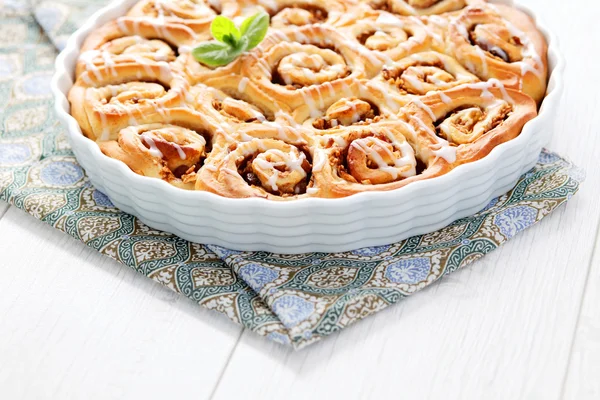 Homemade yeast cake with apples — Stock Photo, Image