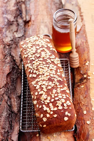 Pan con miel y avena — Foto de Stock