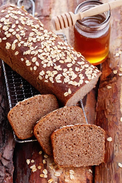 Pan con miel y avena — Foto de Stock